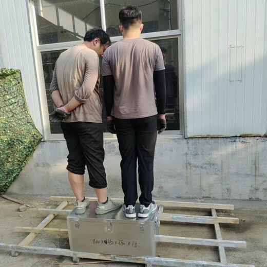 Qinkai stainless steel tool box is large and waterproof and can be customized for light trucks. Customized sizes are available. Contact customer service.