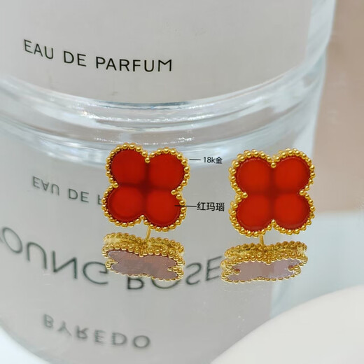 18K gold four-leaf clover earrings as a birthday gift for your girlfriend, versatile for daily commuting and dating, as a Valentine’s Day gift for girls, red