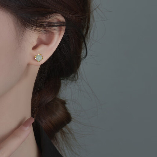 Puman Zhuji 18K gold sun green small jade earrings women's sterling silver jade earrings commuting Chinese style niche design earrings small jade earrings a pair