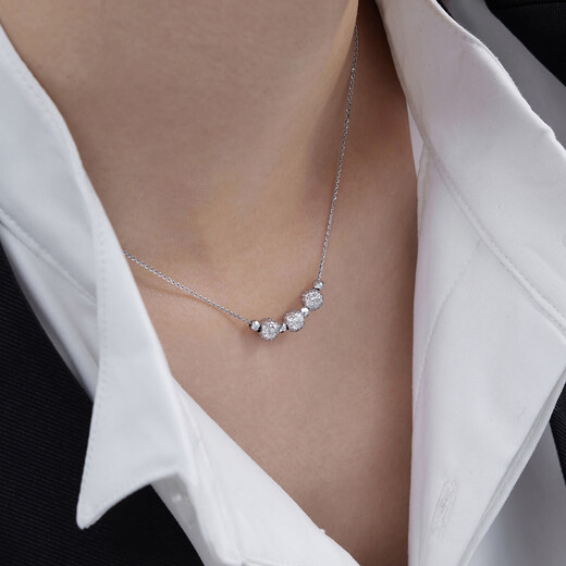 Lukfook Jewelry Platinum 950 Sparkling Flower Beads Platinum Necklace Set Chain for Gift Price F63P0045DS 4.26g (including labor cost 460 yuan)