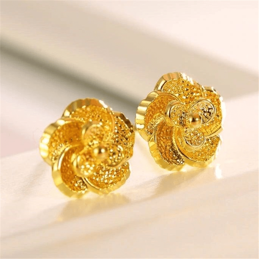 Pumanzhuji Hong Kong duty-free gold temperament earrings women's fashion earrings wedding 18K real gold earrings 520 gift does not fade a pair of plum blossom earrings