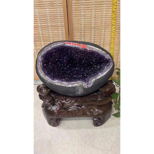 Bingke crystal living room high-end light luxury boutique crystal 37 kg natural Uruguayan money bag ornaments carved base