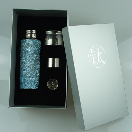 Pure titanium thermos cup, magnetic double-layer tea cup, large capacity, high-end business holiday gift wholesale, souvenir titanium cup, ice flower silver gift box 420ml