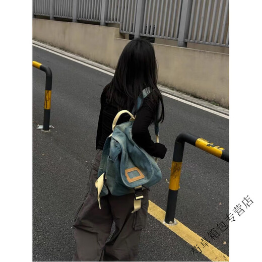 Ye Yubian bag, homemade fashionable washed contrast denim hand-held backpack, simple casual large-capacity backpack, denim color