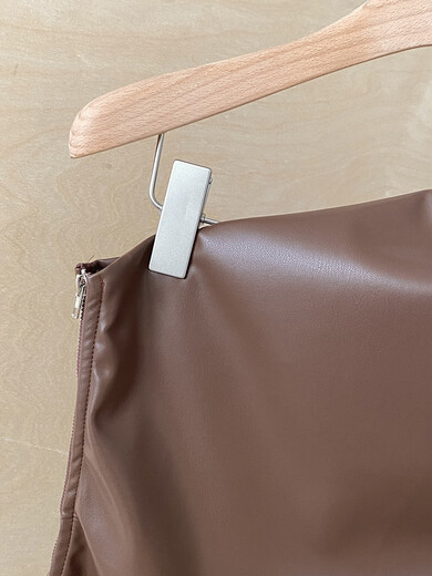 American hot girl retro design slanted shoulder PU leather tube top for women 2025 autumn new slim slim top trendy brown one size