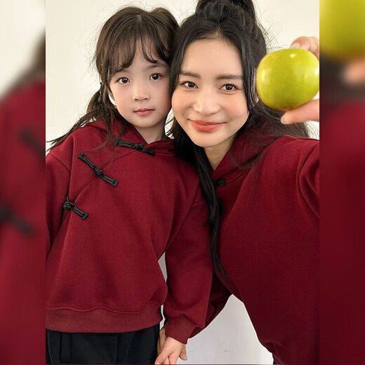 Fun parent-child wear red sweatshirt Chinese style Western style velvet hooded sweatshirt Chinese New Year family wear for a family of three or four Chinese buckle hooded sweatshirt 90 children's clothing (18-26 Jin Jin equals 0.5 kg)