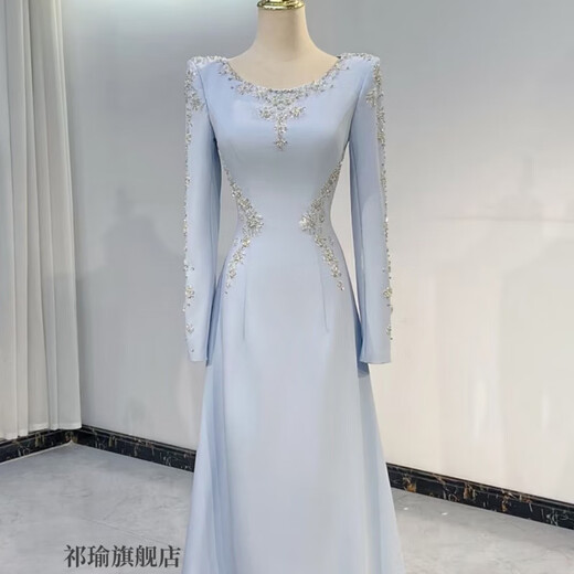 High-end haute couture dress, dignified and elegant host evening girl stage, light luxury annual meeting, heavy industry vocal music test, light blue L