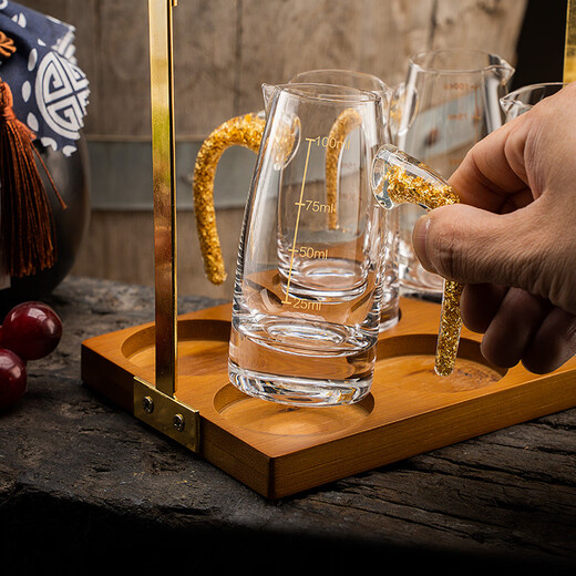 High-end light luxury crystal glass white wine glass set, household Chinese-style one-cup, small wine glass, two-quarter wine set, transparent handleless, 6 pots, 6 cups + golden deer cup holder