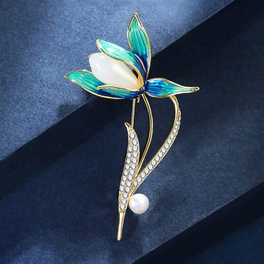 Camalon brand brooch, high-end women's light luxury Hetian jade accessories, anti-exposure temperament pin buckle, fashionable and simple corsage, magnolia flower brooch + brand gift box