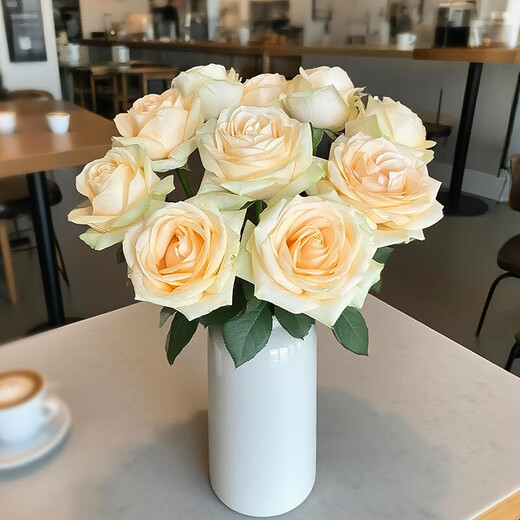 AB-grade high-quality perfume lily flowers, hydroponic flower arrangement, home life, water-raised fresh-cut roses from Yunnan, straight hair, 10 roses of any choice, no color variety specified