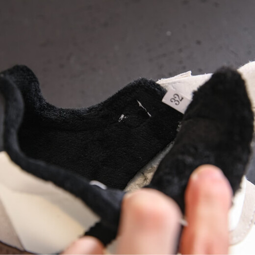 ABJA versatile soft-soled children's moral training shoes for boys and girls, children's casual shoes 2025 winter new plus velvet two-cotton sneakers, beige 32