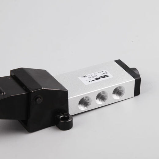 Pneumatic switch foot valve 4F210-08 foot pedal cylinder control valve air valve FV420 reversing valve, one in and one out, 2-point thread, connected to 6mm air pipe