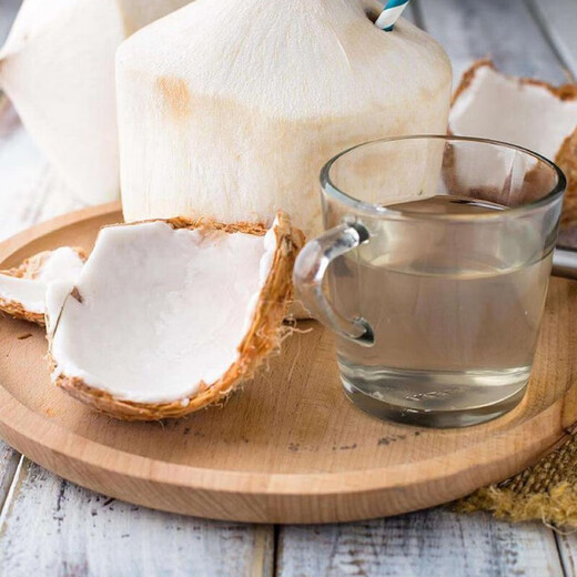 Hair straight from the source Hainan Wenchang peeled green coconut fresh coconut natural coconut water fresh fruit tastes a bit sour Hainan peeled green coconut 1