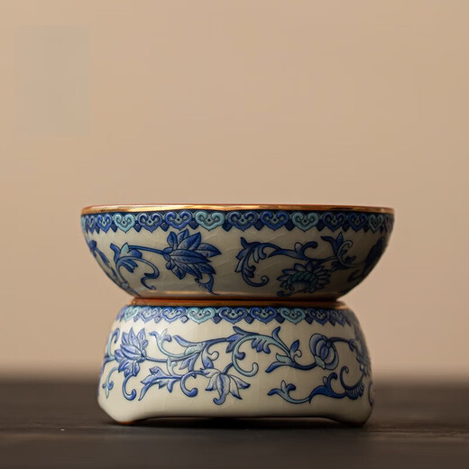 Dream tells the blue and white Ru kiln tea leakage tea filter integrated tea filter tea making artifact tea tea separator with full flower painted gold enamel flower beige three-piece Ru kiln covered bowl set