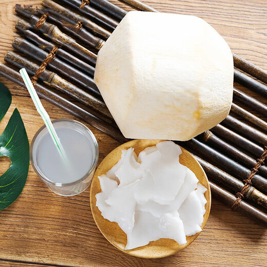 Hair straight from the source Hainan Wenchang peeled green coconut fresh coconut natural coconut water fresh fruit tastes a bit sour Hainan peeled green coconut 1