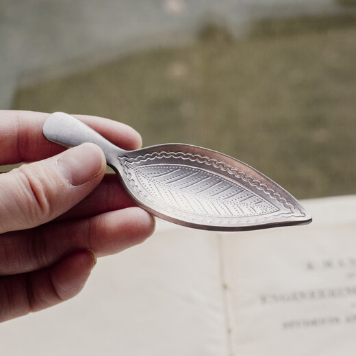 Jingdian 18-10 stainless steel retro snowflake distressed leaf art relief mini small teaspoon small tea shovel small tea utensil small tea leaf shape retro snowflake distressed 9.3cm