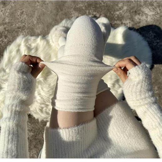 Shiganuga velvet over-the-knee socks for women in autumn and winter. Warm coral velvet pile socks. One pair of each color. 3 pairs. One size fits all. Soft and waxy over-the-knee socks. Priority delivery for additional purchases.