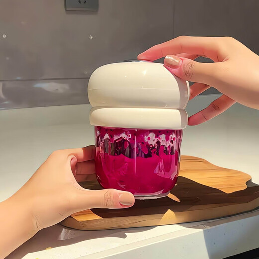 FGFN stirs meat and garlic very fast~ Electric garlic pounder garlic press kitchen New Year's Eve dinner garlic mashed artifact home use two-piece beige + green