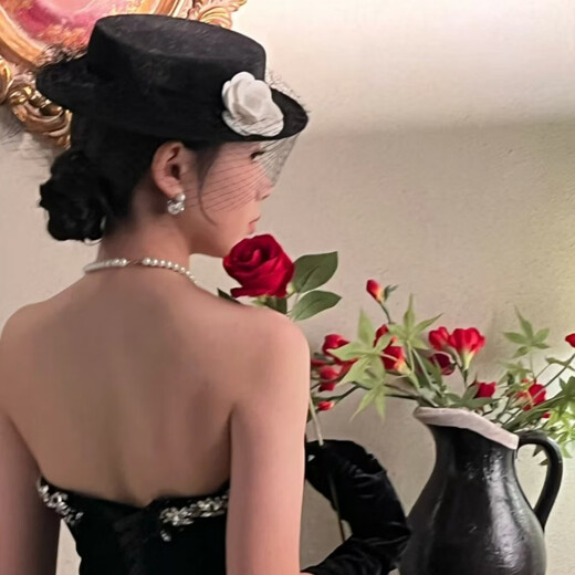 Qiaobo Le Hepburn hood French Hepburn style camellia top hat with temperament, retro British hat, lady style flat top