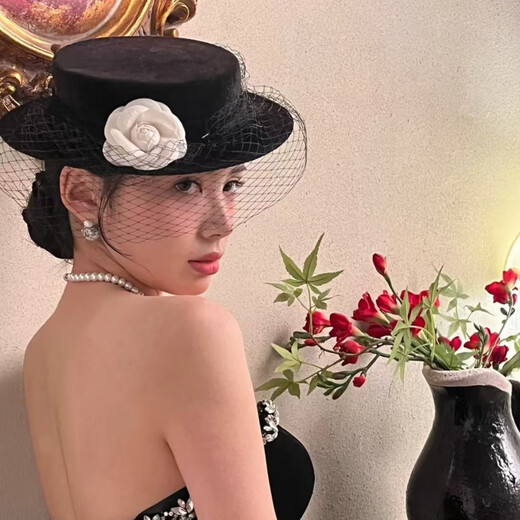 Qiaobo Le Hepburn hood French Hepburn style camellia top hat with temperament, retro British hat, lady style flat top