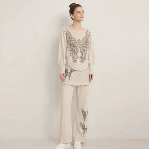 TCH knitted suit for women 26 years early spring model angel wings hot diamond fashion versatile temperament elegant style culottes two-piece set off-white S