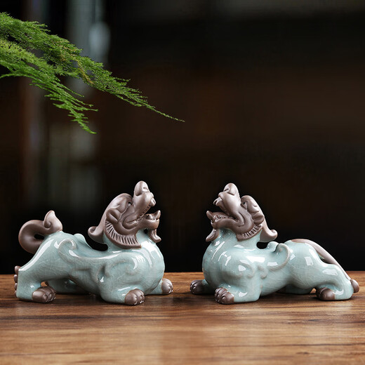 Zhenfan Pixiu ornaments, a pair of ceramic Ge Kiln Pixiu Piqiu home living room shop decoration office home decoration Ge Kiln Feitian Pixiu (pair)