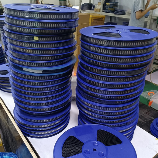 3225 patch 8M10M12M13.56M16M20M24M25M26M27.12M30M32M50M 14.7456MHZ 3225 active 1.8V