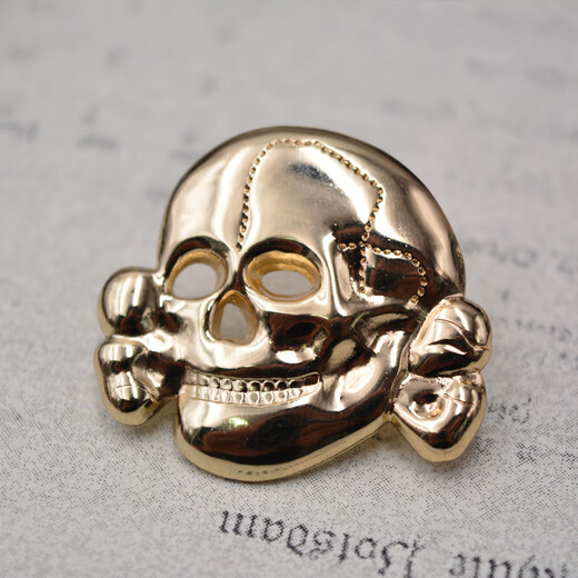 Imperial Skull Badge Brooch Gold Skull