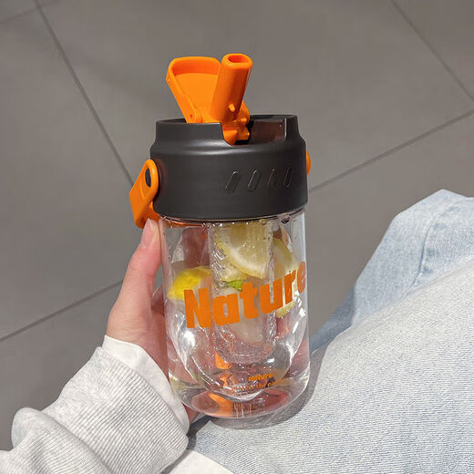 Gongshengyao water cup for girls, high-looking portable coffee straw cup, summer new style, student cute cup with tea separator, green 650ml (tea leakage type)