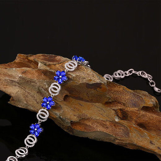 Banach Sri Lankan colored gemstones as a Valentine’s Day birthday gift for girlfriend and wife, sapphire bracelet