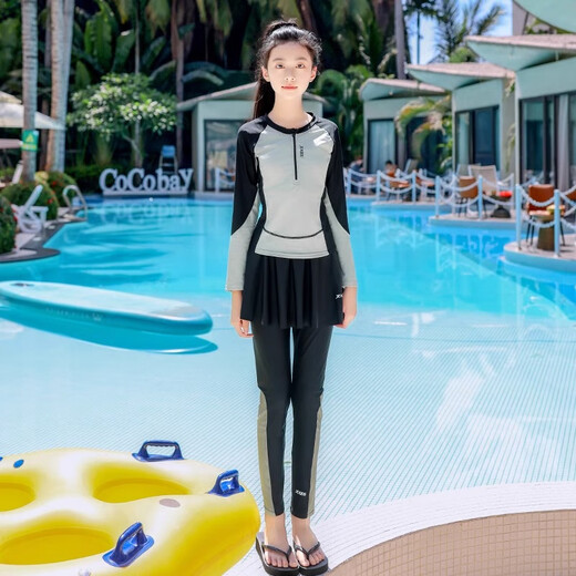 Xtep Kinder-Badeanzug 2025, neuer modischer mittelgroßer Kinder- und Mädchen-Schwimmtrainingsstudent, Surf-Neoprenanzug-Badeanzug + PU-Badekappe + Schwimmbrille mit kleinem Rahmen + Schwimmtasche 165, empfohlenes Gewicht 85–105 Jin Jin entspricht 0,5 kg