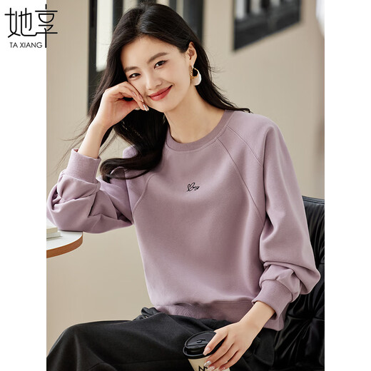 She enjoys round neck sweatshirt women's spring and autumn raglan sleeve short top with letter love embroidery age-reducing pullover T143W1005
