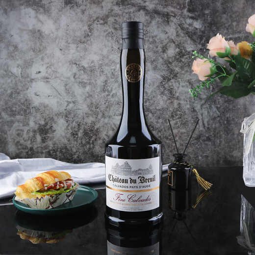 Château Breuil Apple Brandy Calvados Apple Brandy from the Orge region of France original bottle imported foreign wine Breuil Fine Apple Brandy 700mL 1 bottle