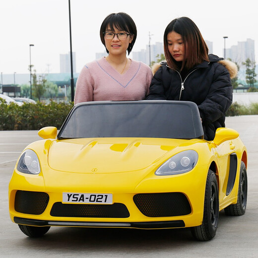 Hand in hand with the extra large children's electric car four-wheeled double car remote control can sit adults and children baby toy car children's car standard red double leather seat + 14A battery + soft wheels