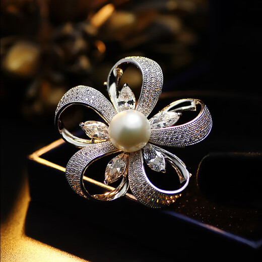 SNQP official quality Swarovski zirconium 2025 new brooch for women exquisite corsage AED7421--brooch platinum SF air transport + high-end gift box packaging