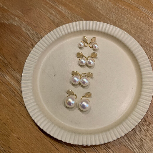 Japanese and Korean simple pearl small mosquito coil ear clips without piercing niche autumn and winter earrings women's ear jewelry earrings 12mm pair mosquito coil ear clips with soft cushions