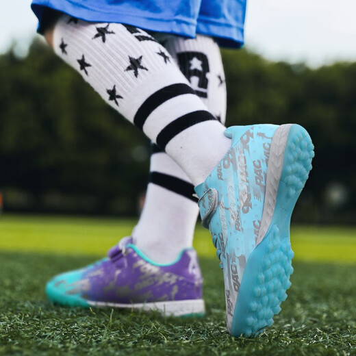 FEELACES儿童足球鞋碎钉男女专用猎鹰梅西学生训练鞋儿童tf人造草地球鞋 6195鸳鸯月绿碎钉 32【球袜+球包+护板】