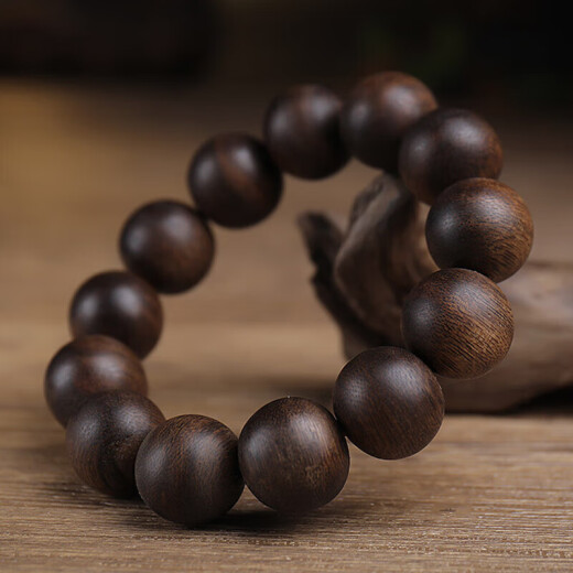 Yueyin Baichuan old material agarwood bracelet rosary beads for men and women wooden retro literary couple model about 18mm