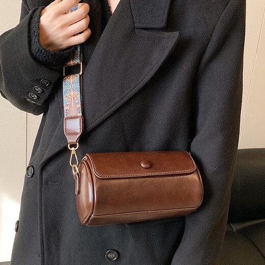 Baoke Snail Retro Kleine Tasche Damentasche Nische 2023 Chinesischer Valentinstag Trendiger Herbst und Winter Vielseitige Breitband-Einzelschulter-Umhängetasche Zylindertasche Kaffeefarbe