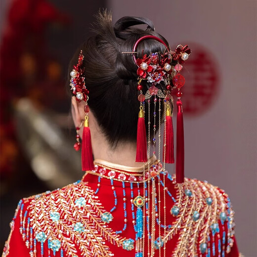 Ancient bridal Xiuhe headdress, golden phoenix crown, Chinese wedding costume, tassel hair accessory, showy face, small Xiuhe clothing accessories, new Chinese style back-pressed Xiuhe hair accessory, ear clip style