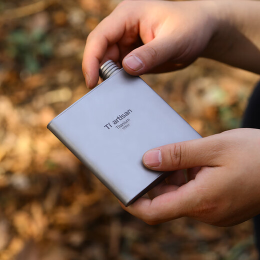 Le Hongjun imported from Japan outdoor high-end pure titanium wine bottle mini portable personalized mountaineering camping liquor bottle pure titanium square flat wine bottle 200ml