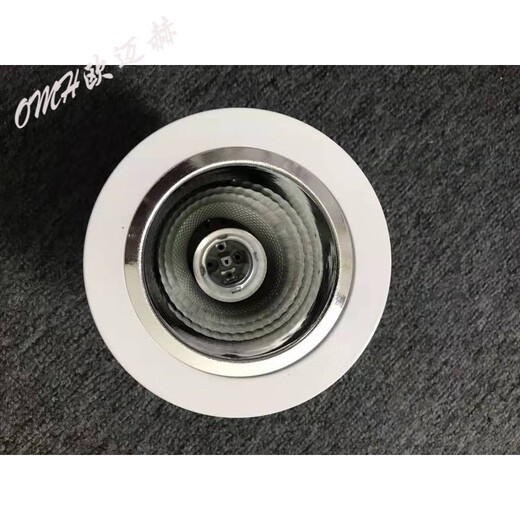 Oumahe old downlight e27 downlight ceiling light lamp holder spiral mouth energy-saving lamp shade shell old embedded spotlight white model 2.5 inch opening 7.5-8.5cm