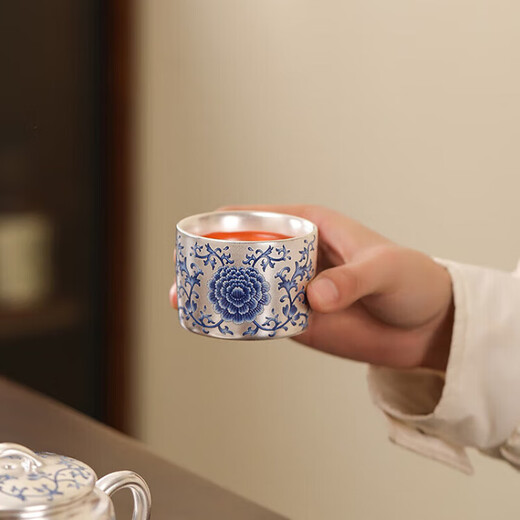 Inherited order of high-end blue and white lotus gilt silver tea set as a gift for leaders and friends. Company business high-end companion gift for leaders. Gilt silver-leaf lotus ware pot set.