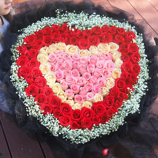 Come to Yike Flower Express to express your love for your girlfriend with a bouquet of 99 red roses as a birthday gift. Delivered nationwide in the same city. 99 mixed roses and love style.