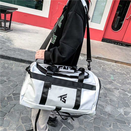 赟娅户外轻便背囊运动登山包大容量徒步防泼水爬山旅行背包双肩包男女 黑色【70L大容量 可登机】