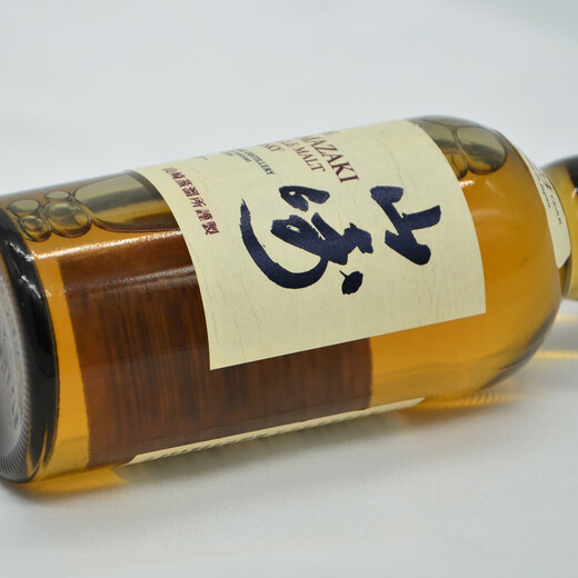 Yamazaki 1923 whisky single malt 180 ml petite version liqueur compagnon de vin Japon Suntory 1 bouteille