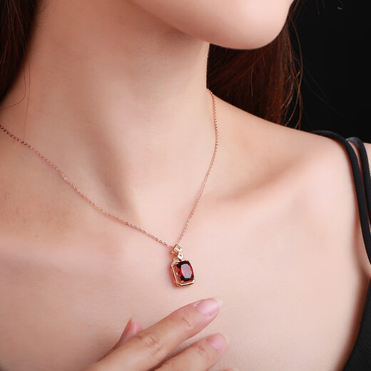 Tingliang 3.4 carat natural garnet pendant 18K rose gold colored treasure necklace for your lover. Ready stock with 18K gold necklace.