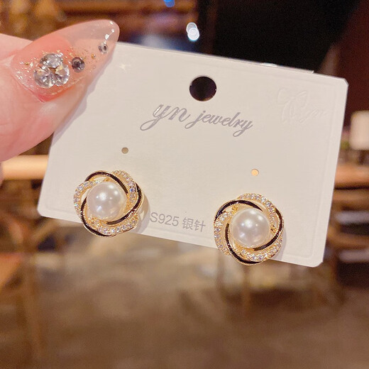 KASIYU2024 new autumn micro-embedded winding synthetic pearl earrings for women, fashionable, compact and versatile earrings, earrings, white