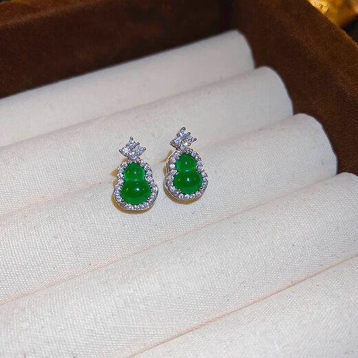 Fat Donglai quality jade earrings new Chinese style green earrings 2024 new style light luxury retro national style gourd jade color gourd earrings (main picture)