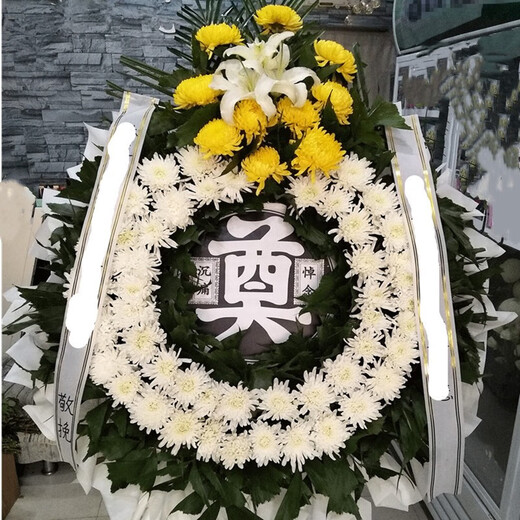 Flowers and Qianxun chrysanthemums flowers wreaths for old people's death, funerals, funeral supplies, tomb sweeping and commemoration, door-to-door delivery in the same city, white and yellow chrysanthemums and white lilies funeral wreaths